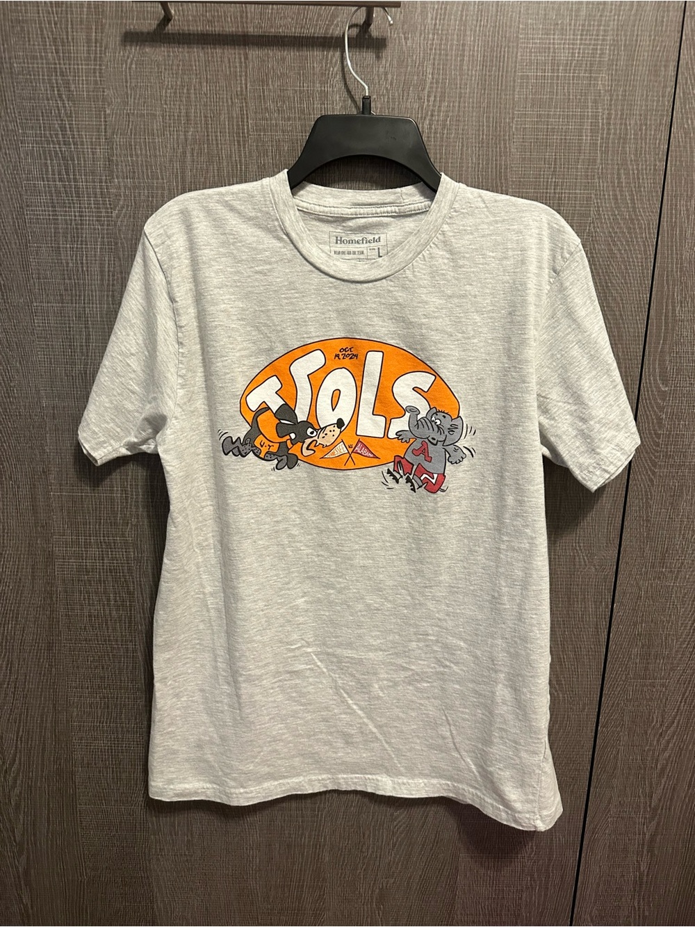 HomeField Men's Gray Short Sleeve Graphic Tee - Vols